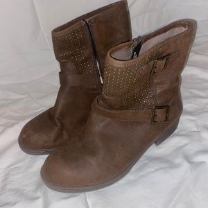 brown boots